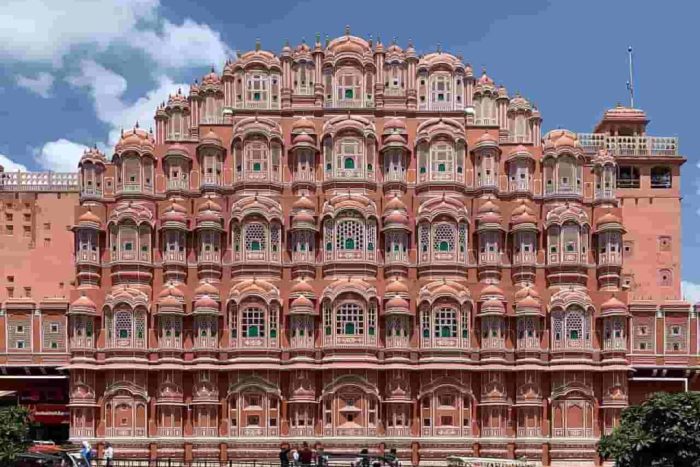 East_facade_Hawa_Mahal_Jaipur_from_ground_level_July_2022_-_img_01-min-1024x768